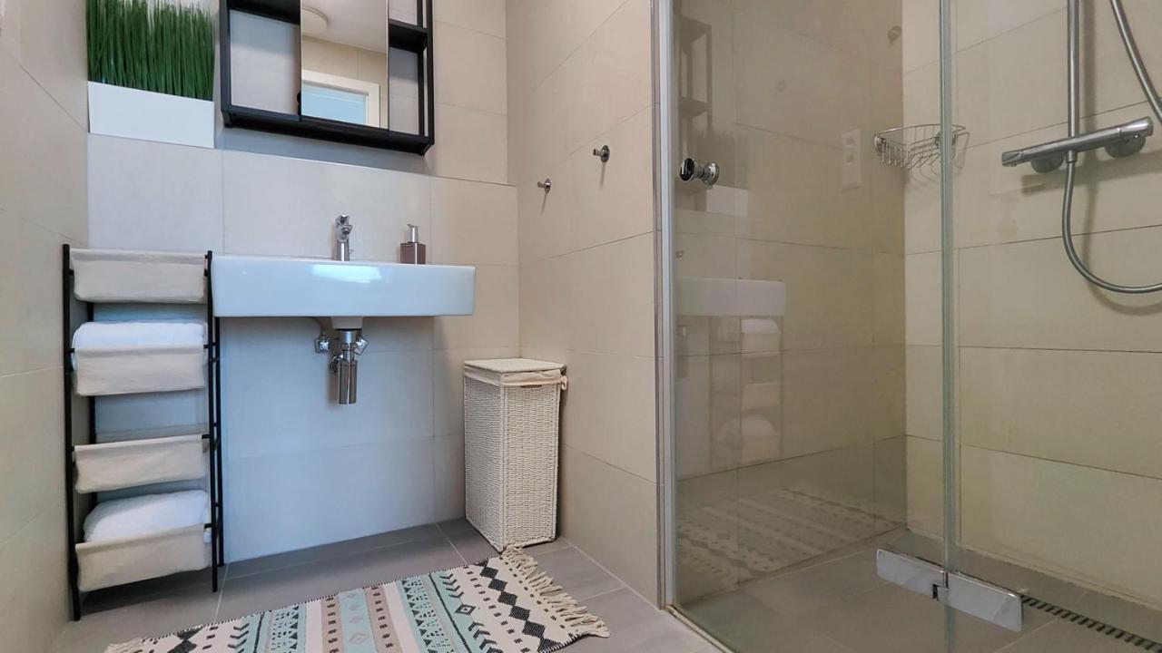 Beautiful 1 - Bedroom Apartment In Downtown Bratysława Zewnętrze zdjęcie
