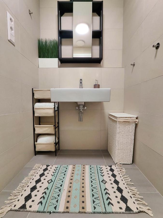 Beautiful 1 - Bedroom Apartment In Downtown Bratysława Zewnętrze zdjęcie