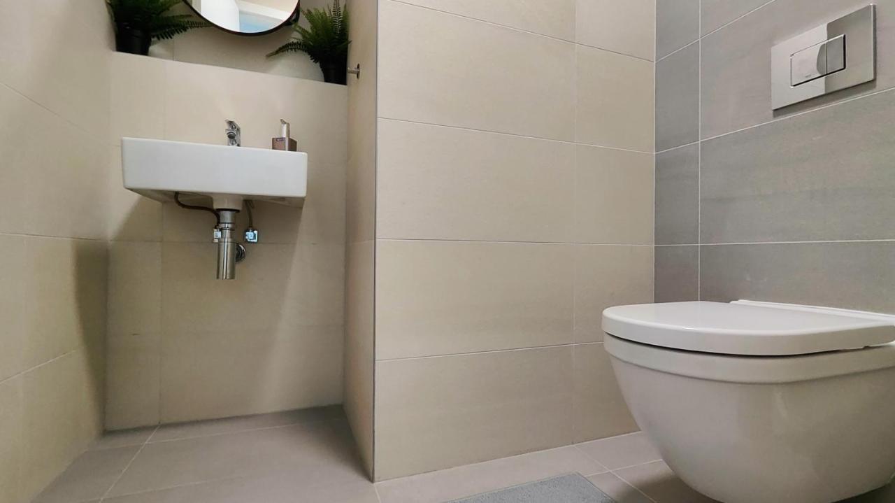 Beautiful 1 - Bedroom Apartment In Downtown Bratysława Zewnętrze zdjęcie